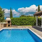 Villa Mikulina